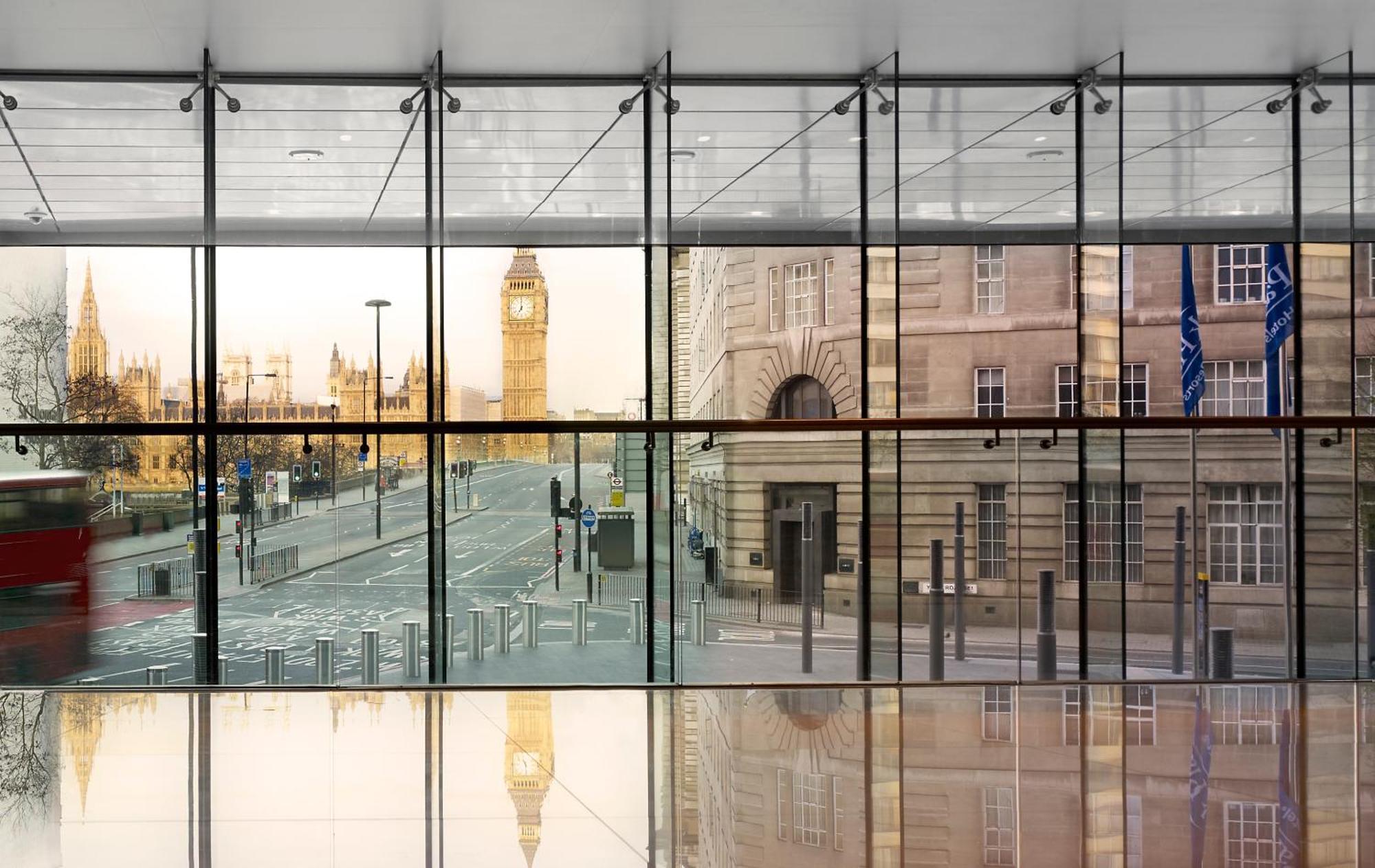 Hotel Park Plaza London Westminster Bridge Esterno foto Big Ben and the London skyline