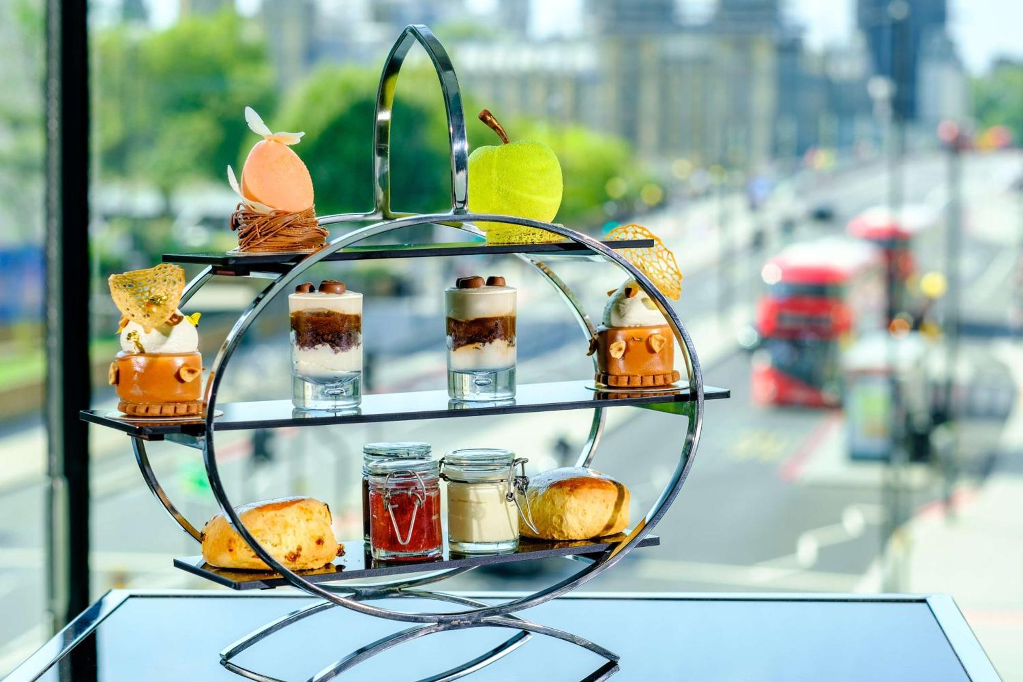 Hotel Park Plaza London Westminster Bridge Esterno foto Afternoon tea at the Mandarin Oriental, London