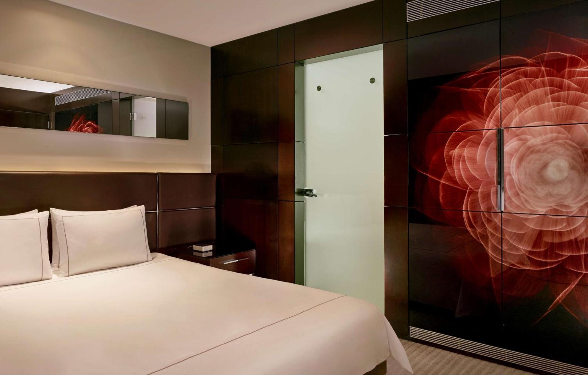 Hotel Park Plaza London Westminster Bridge Esterno foto The interior of a room at the Mandarin Oriental Hong Kong