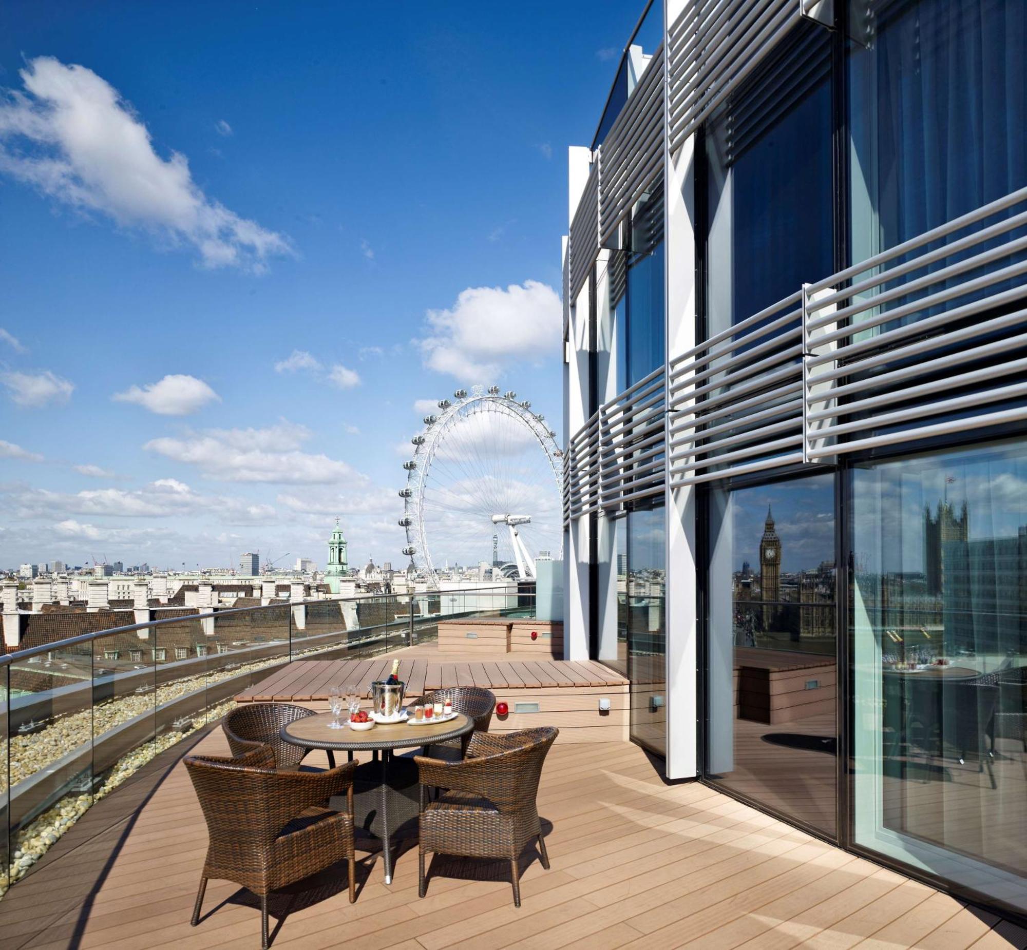 Hotel Park Plaza London Westminster Bridge Esterno foto The view from the balcony of the 15th-floor suite at the London West End